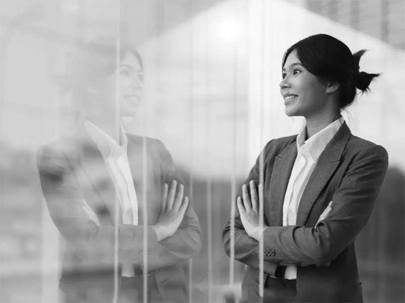 Five-Mistakes-120825-Woman-and-reflection_800x600